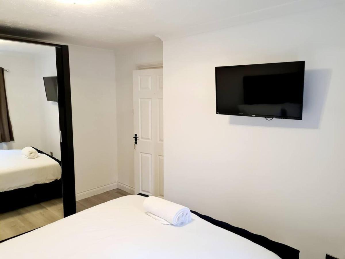 Modern & Spacious - Walk To London Excel- Parking Eksteriør bilde